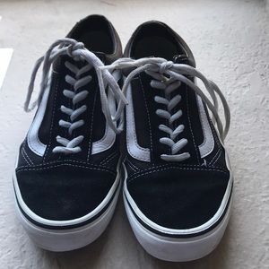black old skool vans🤩